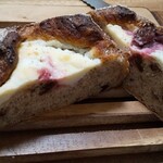 sora - ライ麦ベリークリームチーズ　断面