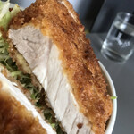 すずや食堂 - 脂身がほとんどない綺麗なロース肉