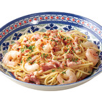 Peperoncino with plenty of garlic shrimp and aged bacon