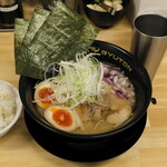 GYUTON - 特製ラーメン (980円)