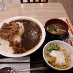 すき家 - 牛カレーメガ盛りサラダセット1180円