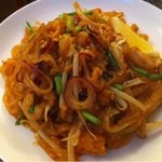 タイ屋台居酒屋 マリ - バッタイ  ¥480 米の平太麺でモチモチ旨い。