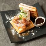 OBU CAFE - キャラメルバナナのチョコレートワッフル