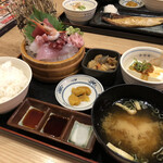 Mekiki no Ginji Toride Higashiguchi Ekimae Ten - 本日の刺身定食
