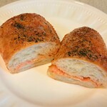 レタンプリュス - ソフトフランス生地にバターと明太子のフィリングたっぷり！凄く美味しいんですけど～