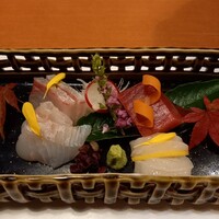 個室会席 北大路 八重洲茶寮 - 御造り（鮪・縞鯵・平目・帆立）