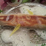 そば粉のクレープで包んだズワイ蟹のスクランブルエッグ