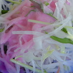 露伴亭 - 紫玉葱ドレッシングのかかったサラダ