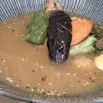 Supu Kare Shukuru - 骨付きチキンと野菜のスープカレー1250円税別