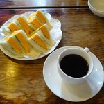 喫茶チロル - ブレンドコーヒー、玉子サンド