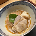 美会 - トムヤンクンでした。このスープはこれまでで最も口に合う。海老も車海老から山梨の人工海水で養殖された陸作信玄えび（鬼手長海老）にグレードアップ