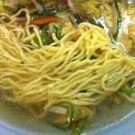 ラーメンたまや - 平縮れ麺