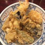 京成友膳 - 海老とシシトウ、ナスにゆで卵