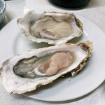 ゆたか食堂 - 厚岸の生牡蠣