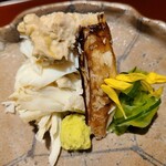 馳走 啐啄一十  - ③蒸し渡蟹(山口県宇部産、雄)、胡瓜添え
      産卵期は春～夏、雄蟹の旬は夏～秋
      子供の頃に散々捕まえたが生息数が激減
      雄蟹は雌蟹より身の甘みが強いのが特徴
      シンプルに蟹の穏やかな旨みをじっくりと味わう