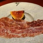 馳走 啐啄一十  - ⑪榊山牛(サーロイン)生ハム、完熟黒無花果(広島県尾道産、品種:ビオレ・ソリエス)添え
      サーロインは脂が多くて生ハムにすると歩留まりが悪いので難しいらしい。
      旨みの深みと完熟黒無花果の甘みがマッチ