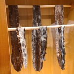 馳走 啐啄一十  - 昆布3種
      ①羅臼昆布の出汁は主張のある多重な旨みが特徴なコクのある味わい。
      ②利尻昆布の出汁は透明感がありながらも輪郭がはっきりしたキレのある味わい
      ③真昆布の出汁は調和がとれた穏やかで円やかな味わい