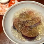 馳走 啐啄一十  - ⑯葡萄(岡山県産、品種:オーロラブラック)、白ワインジュレ掛け
      岡山県農業試験場が産み出したニューピオーネの様な高濃度な大粒の葡萄
      白ワインジュレと共に頂きました。