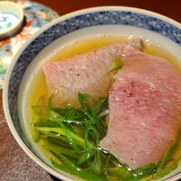 馳走 啐啄一十  - ⑬榊山牛(サーロイン)、真昆布&4種節(真昆布&いりこ、鰹節、鯖節、あご節)の出汁しゃぶ
                    榊山牛は肉の味が強く出汁しゃぶが好み
                    真昆布出汁の穏やかで円やかな味わい
                    4種の節が複雑で立体的な旨みを構築