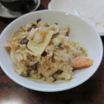 釜めし むつみ - ブレちゃったけど　飯椀に取ってシェア