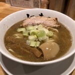 人類みな麺類 - 【再訪】らーめん骨(チャーシュー薄＋味玉)