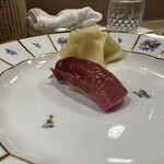 うを徳 - 大間本鮪中トロのにぎり