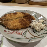 うを徳 - 愛知産イワシフライといぶりがっこのタルタルソース
