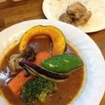 スープカレー　カムイ - トリ肉のオレンジ煮と7種類の野菜カレー（橙幻郷コラボ）