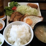 わ楽 - チャーシューエッグと明太クリームコロッケ定食