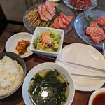 黒毛和牛焼肉 日向 - 