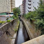 Saint-Jean-Pied-de-Port - 恵比寿方面に向かうと渋谷川が顔を出す