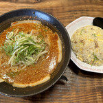 東昇軒 - ごま味噌ラーメン（ぴり辛）チャーハン大