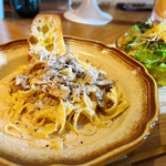 カフェバー ノラリ - キノコとスーチカのポルチーニクリームパスタ