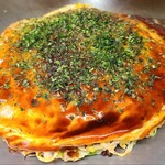 Okonomiyaki Kapu - 肉玉そば(税込800円)
                        ・蒸し中太麺(原田製麺)
                        ・ミツワソース(お好み村はミツワソース)
                        ・焼き方:強く押さえる
                        ・焼き上がりの形:整った焼き上がり
                        ・鉄板またはお皿で食べるのがスタンダード