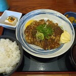 Kajiya Bunzou - 鶏ももの大判旨辛揚げ定食(900円)