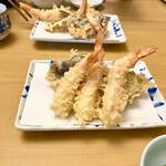 天ぷら よこい - ●二皿目
      ・海老
      ・椎茸エビ詰め
      ・カボチャ