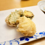 天ぷら よこい - ●一皿目
      ・鰆
      ・鱧
      ・ズッキーニ