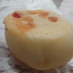 Yotsuba Bakery - 「おやき風パン（ハムチーズ）」