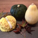 Fujiya 1935 - 気泡をたくさん含ませたカボチャのパン