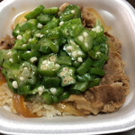 すき家 - オクラ牛丼550円　かつおぶしかける前。