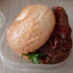 Bagel store Bonheur - 焼肉バーガー横から