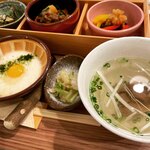 仙台牛たん 麦とろ 三代目文治 - 透明度抜群テールスープ。