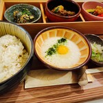 仙台牛たん 麦とろ 三代目文治 - 990円の定食。