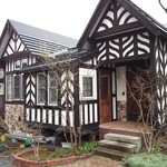 シュバルツバルト - お店のお隣のご自宅の一室を待合室ししているようです♪