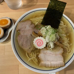 there is ramen - 味玉ラーメン