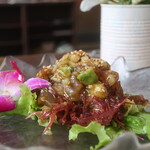 リキ リキ デリ - アボカドとマグロのポキアップ