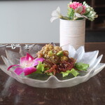 リキ リキ デリ - アボカドとマグロのポキ