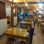 Izakaya Gyouza Sakaba - 店内（左半分）