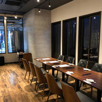 麦酒処ふぁくとりー - 店内の一角