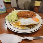 カレーの南海 - 南海風ライス？(カレーピラフ+目玉焼き+メンチカツ)